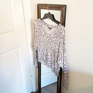 Freshman gray animal print v-neck long sleeve crop sweater
